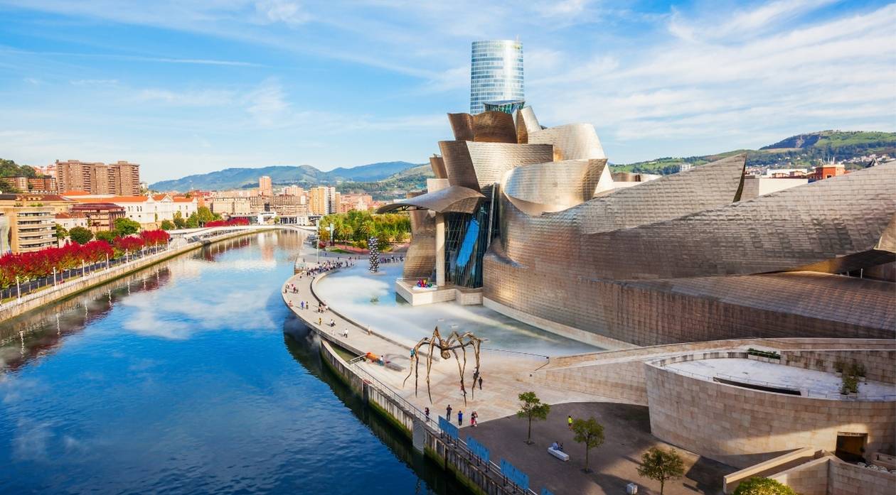 Zentral gelegen in Bilbao ist das Guggenheim