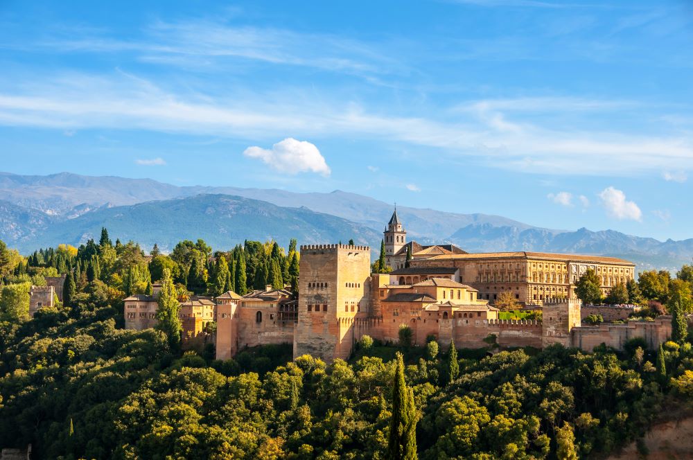 Ab Sevilla gibt es Tagestouren zur Alhambra