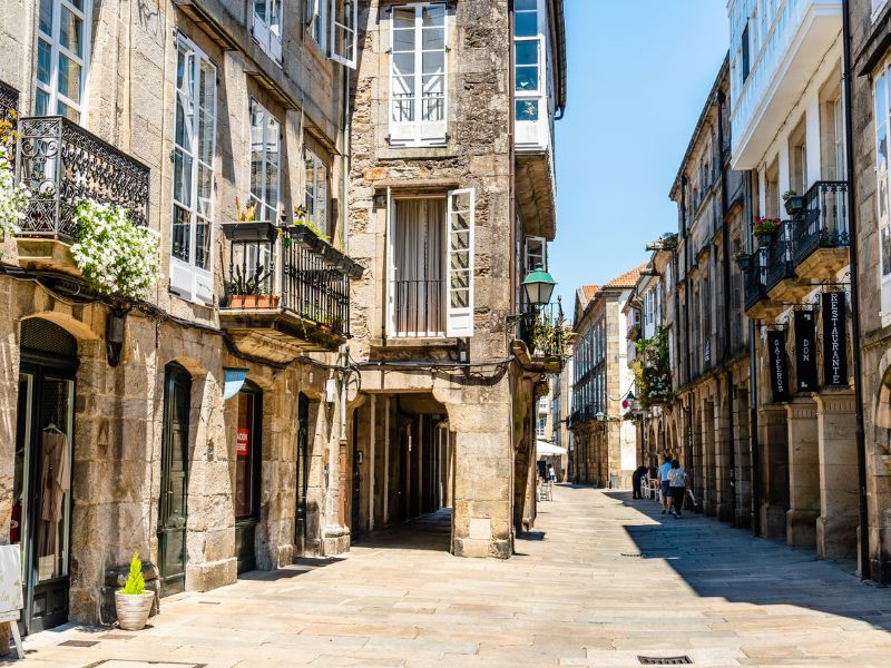 Gasse in der spanischen Stadt Santiago de Compostela