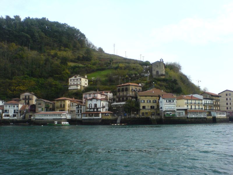 Häuser auf dem Hang in Pasaia