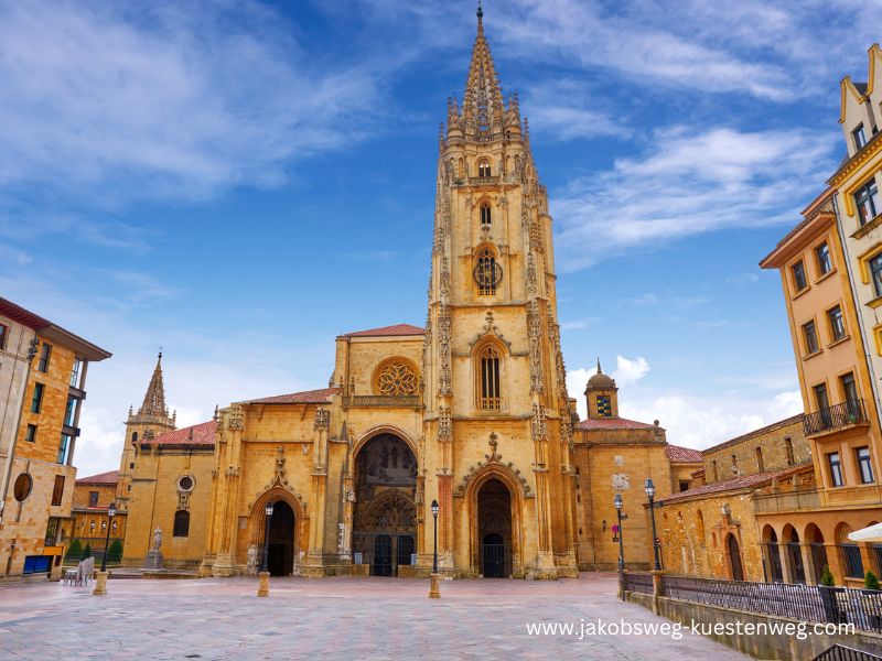 Oviedo mit Kathedrale ist Startpunkt des Jakobswegs Primitivo