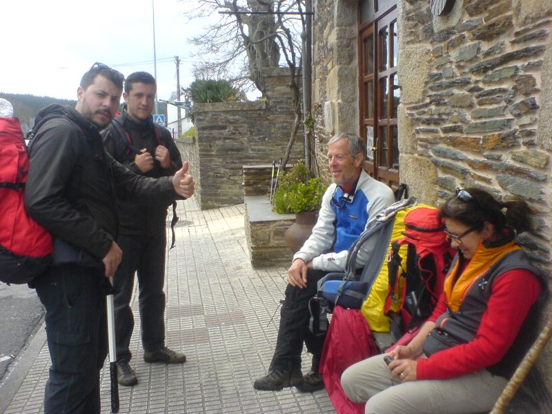 Spanisch können erleichtert die Verständigung mit anderen Pilgern auf dem Jakobsweg in Spanien