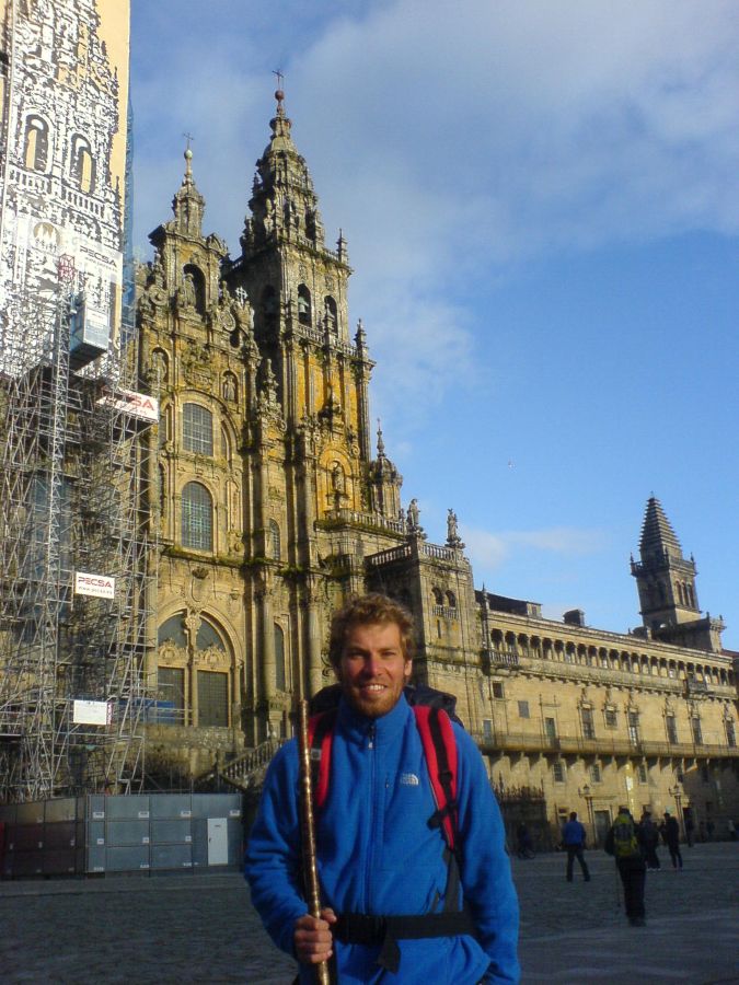 Das bin ich am Ziel des Jakobswegs vor der Kathedrale in Santiago de Compostela