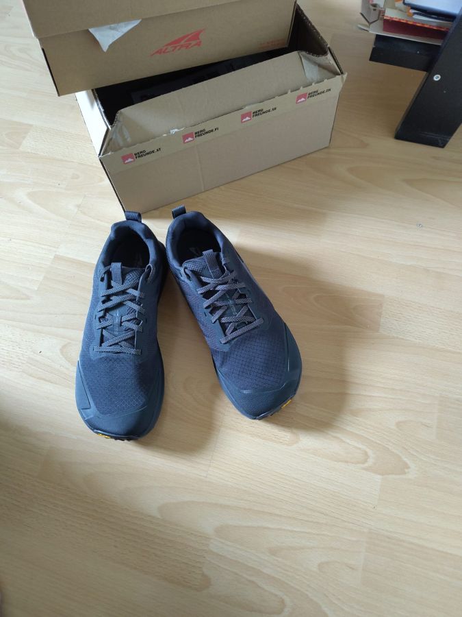Altra Lone Peak 9 Schuhe frisch eingetroffen zum Testen